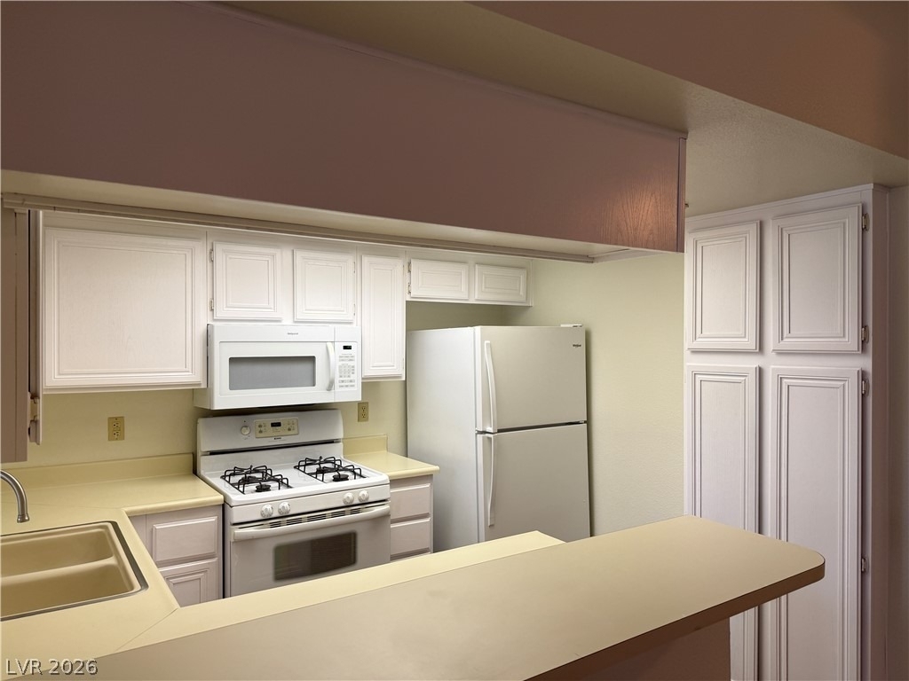 930 N Sloan Lane - Photo 3