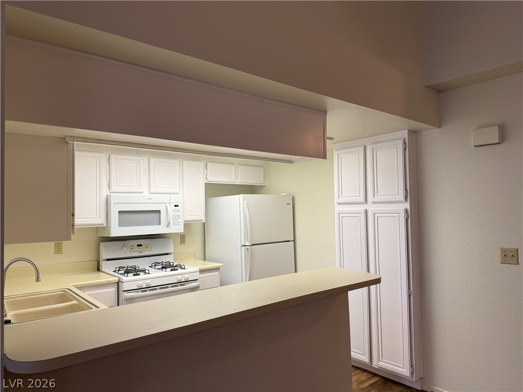 930 N Sloan Lane - Photo 4