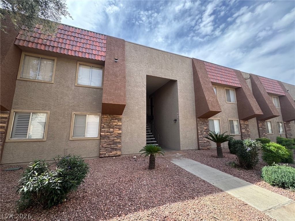 5422 River Glen Drive - Photo 0