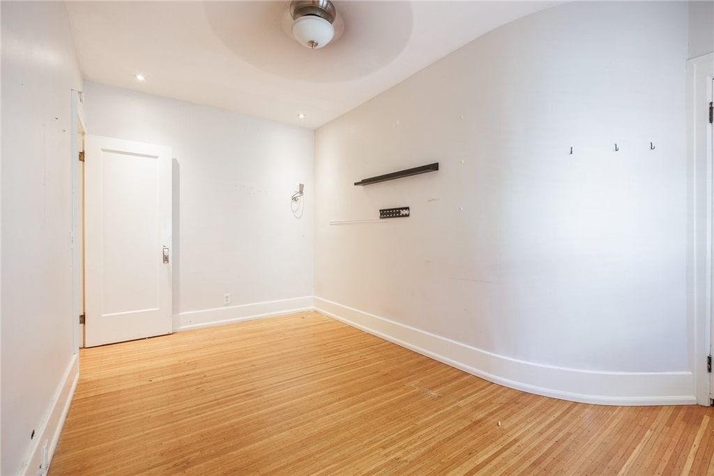 260 Oxford Street - Photo 19