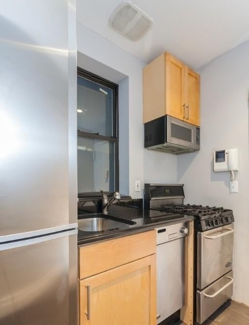 40 Avenue B - Photo 4