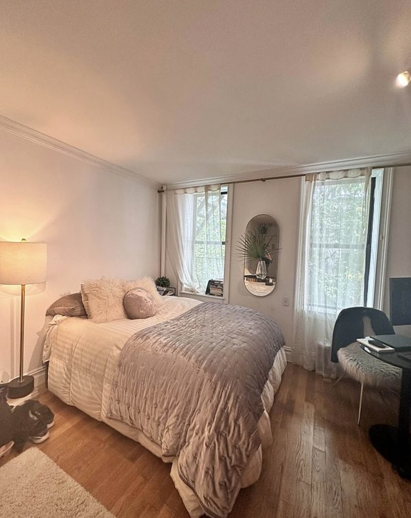 237 West 10th Street - Photo 6