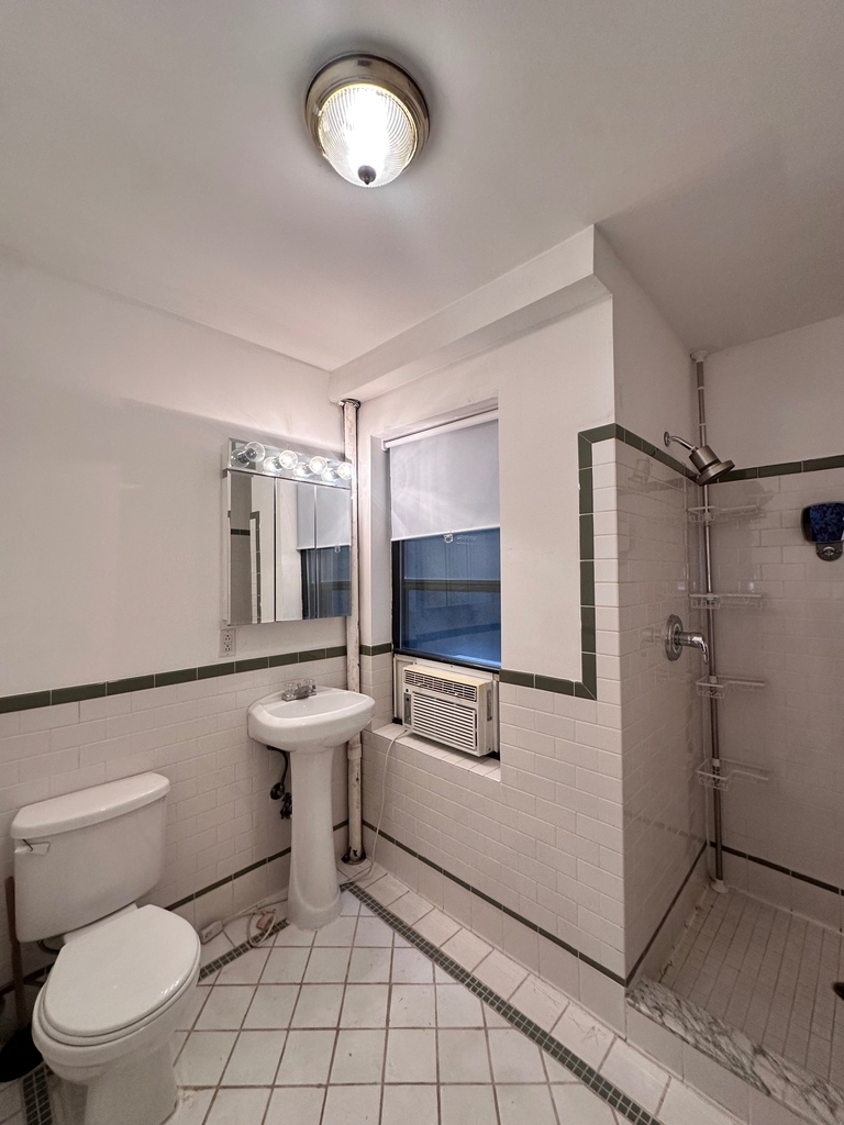 237 West 10th Street - Photo 3