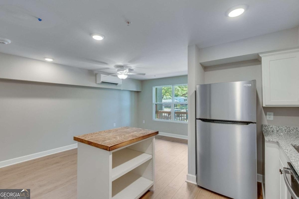 710 Jesse Jewell Parkway Se - Photo 6