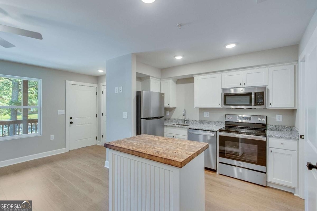 710 Jesse Jewell Parkway Se - Photo 5