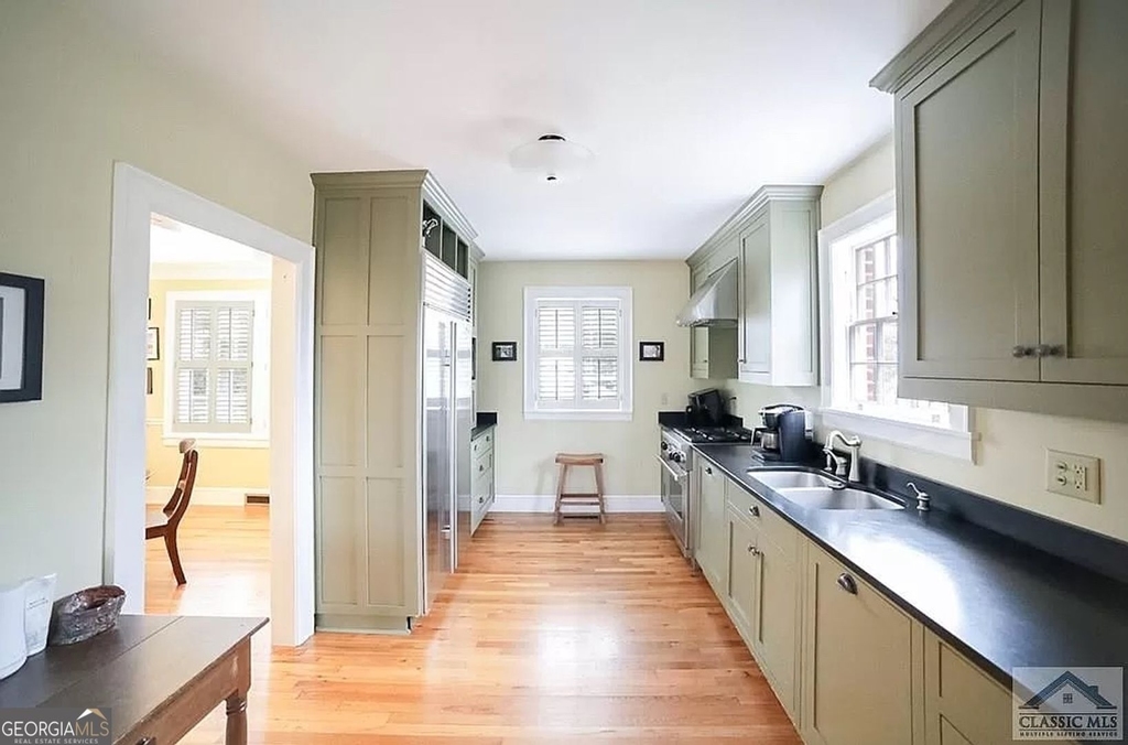 482 Highland Avenue - Photo 3