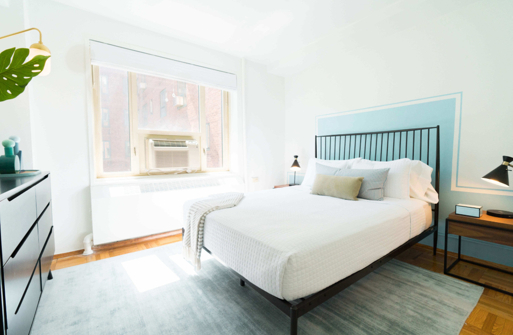 20 STUYVESANT OVAL - Photo 1