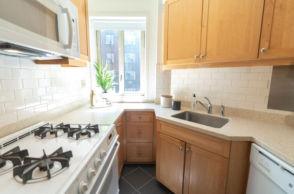 20 STUYVESANT OVAL - Photo 11