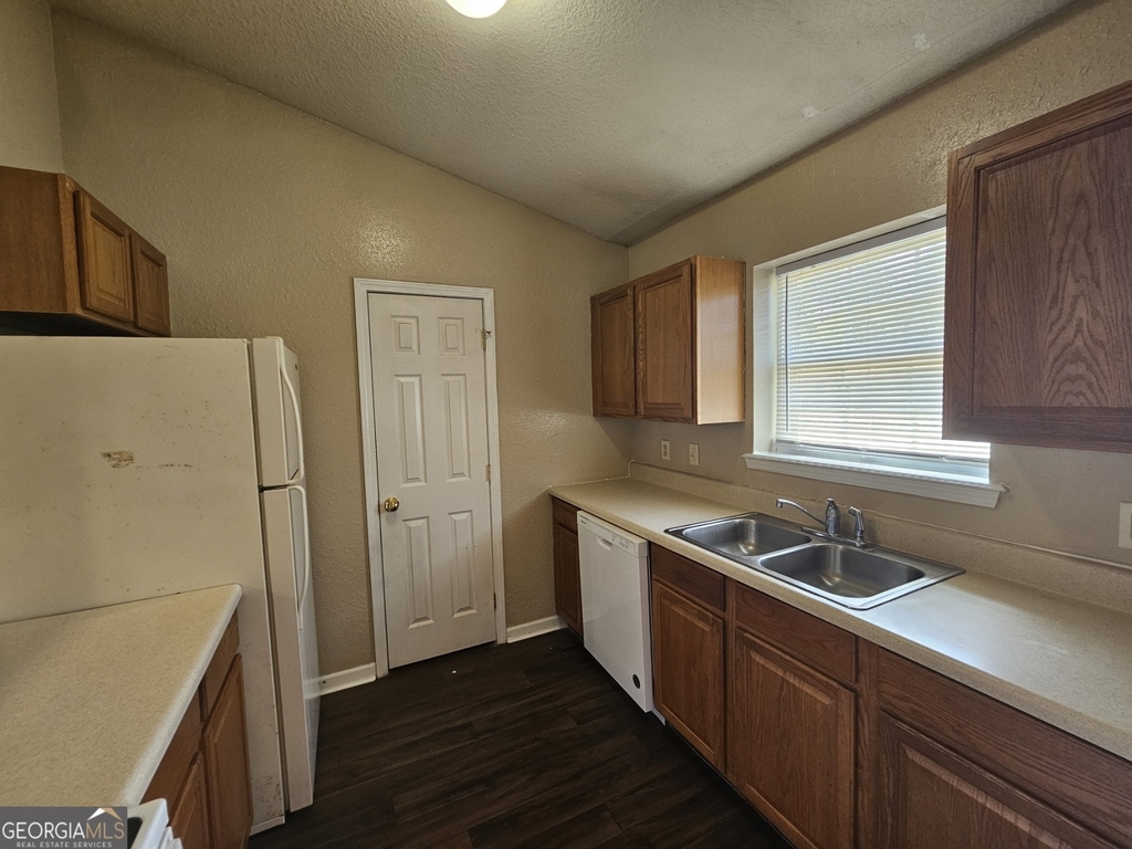 107 Lively Oaks - Photo 1