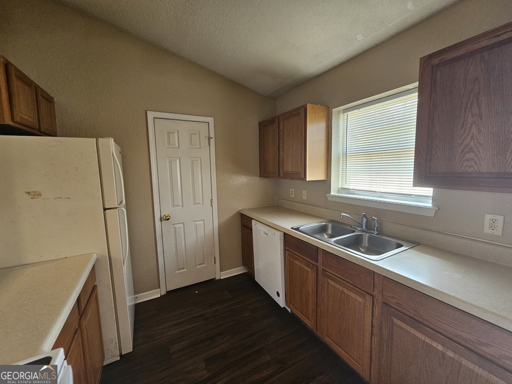 107 Lively Oaks - Photo 0