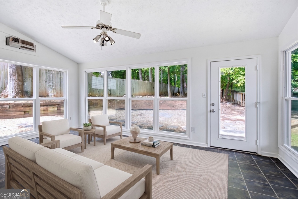 640 Suwanee Lakes Circle - Photo 10