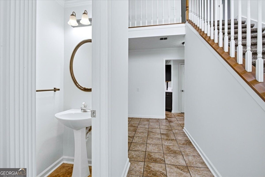 640 Suwanee Lakes Circle - Photo 3