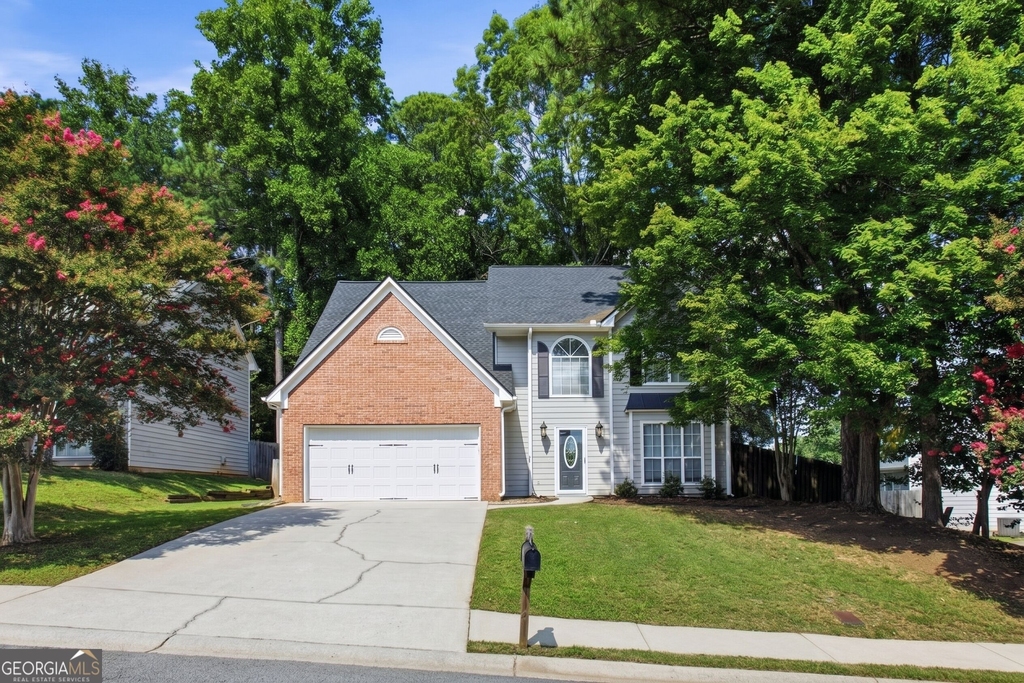 640 Suwanee Lakes Circle - Photo 0
