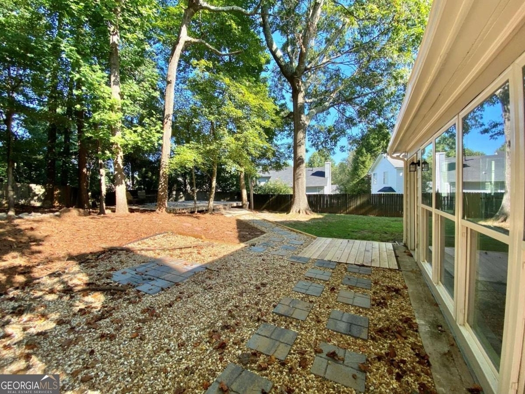 640 Suwanee Lakes Circle - Photo 19