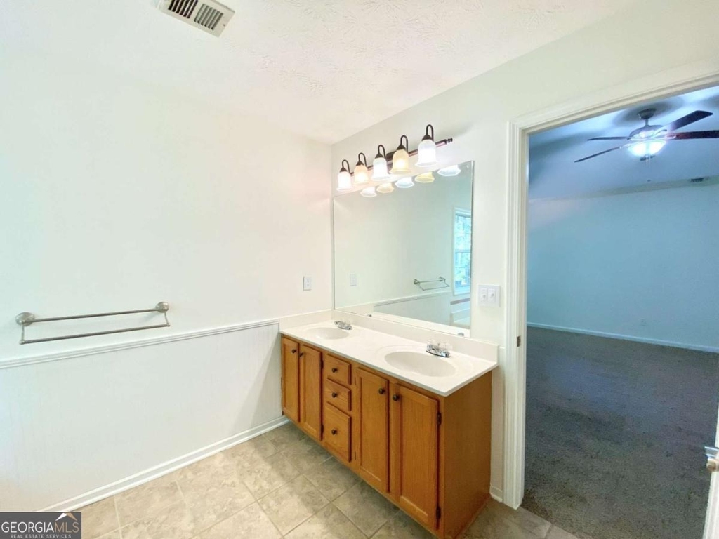 640 Suwanee Lakes Circle - Photo 12