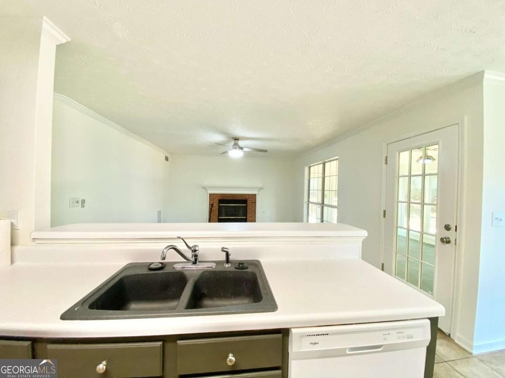 640 Suwanee Lakes Circle - Photo 8