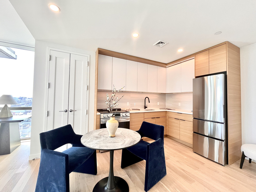 366 Bond Street - Photo 7