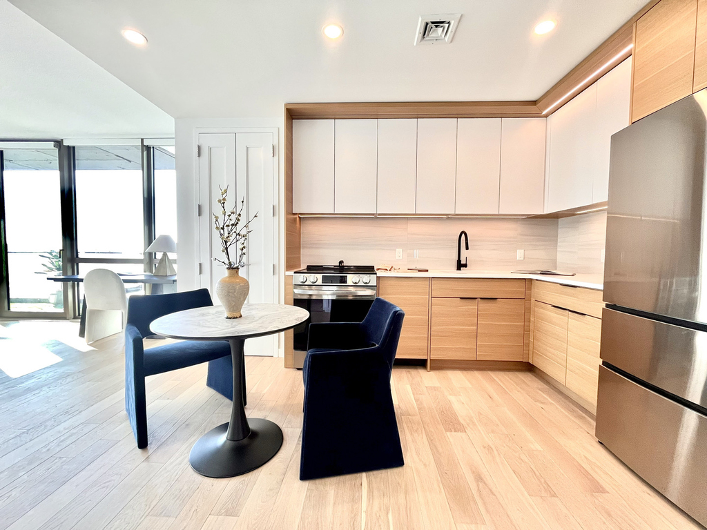366 Bond Street - Photo 3