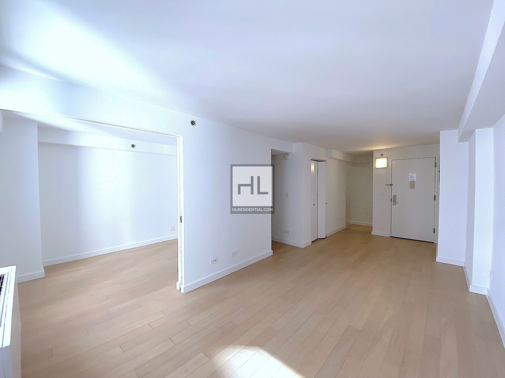 East 39th Street - Photo 0