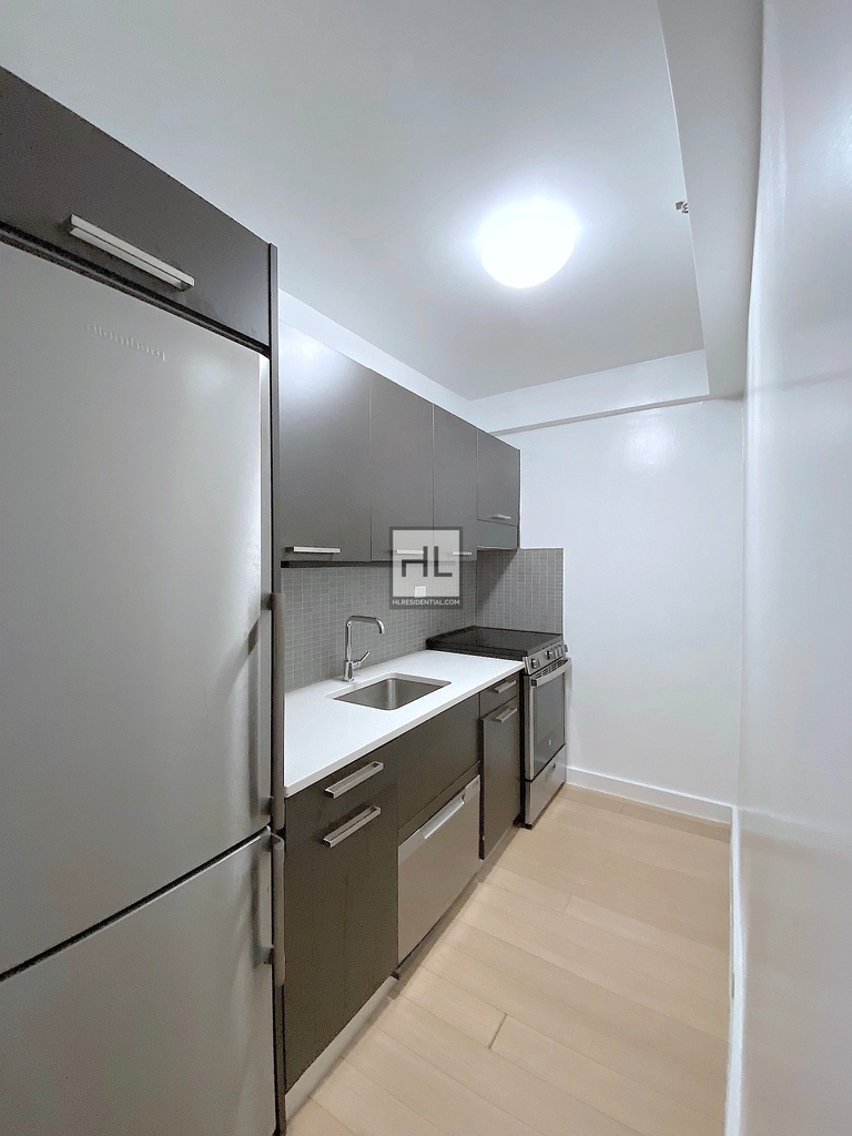 East 39th Street - Photo 2
