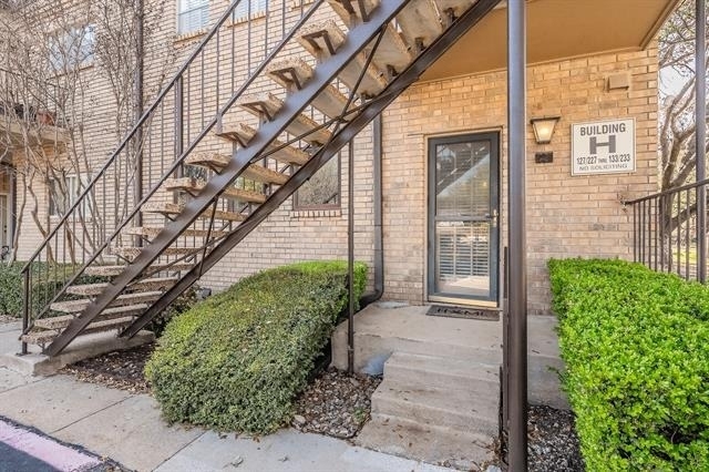 4312 Bellaire Drive S - Photo 1