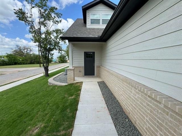 419 W Dulin Street - Photo 2
