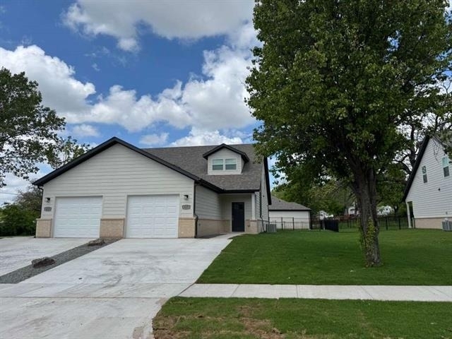 417 W Dulin Street - Photo 1