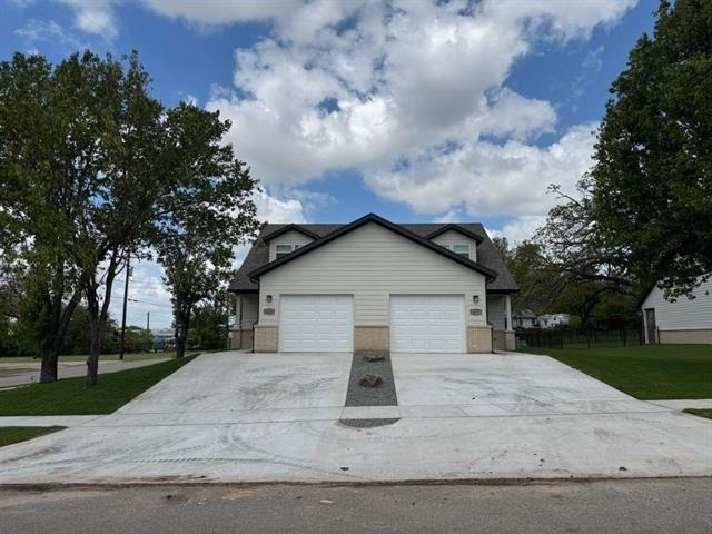 417 W Dulin Street - Photo 2