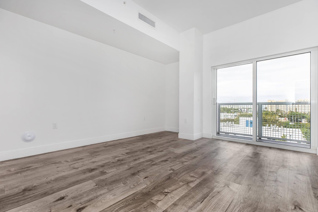 39 Nw 7th Avenue - Photo 3