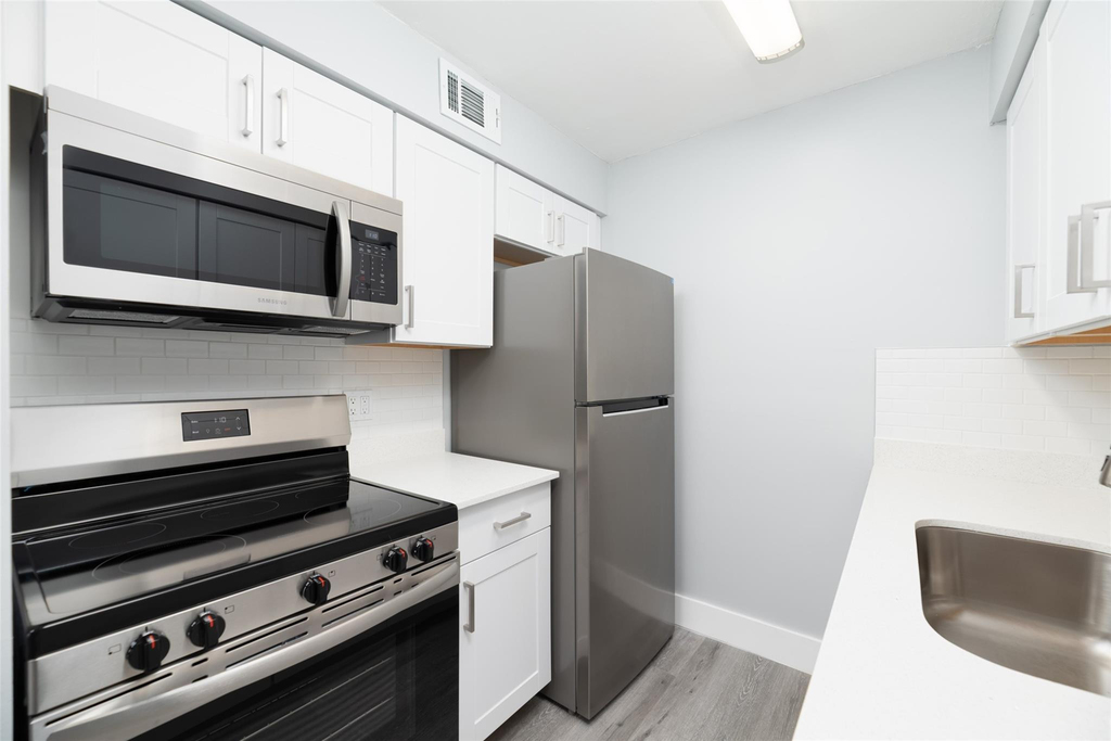 1401 Ne 17th Court - Photo 1