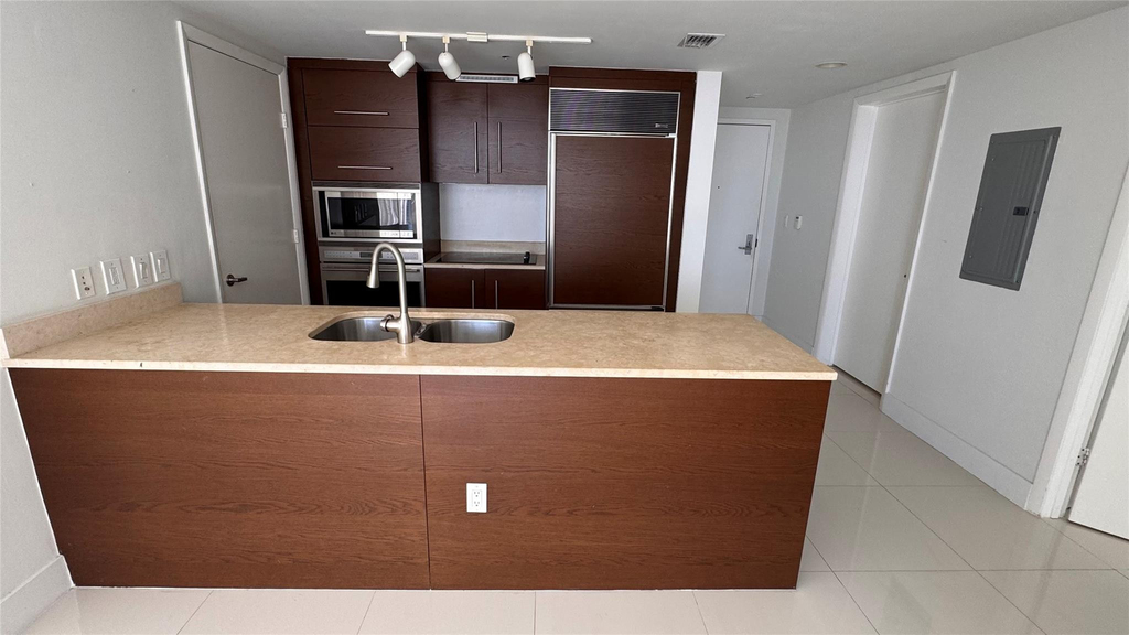 475 Brickell Avenue - Photo 7