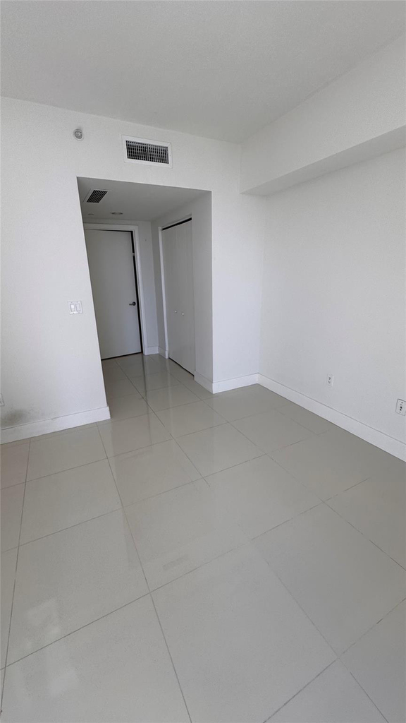 475 Brickell Avenue - Photo 4