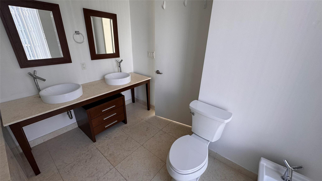 475 Brickell Avenue - Photo 2