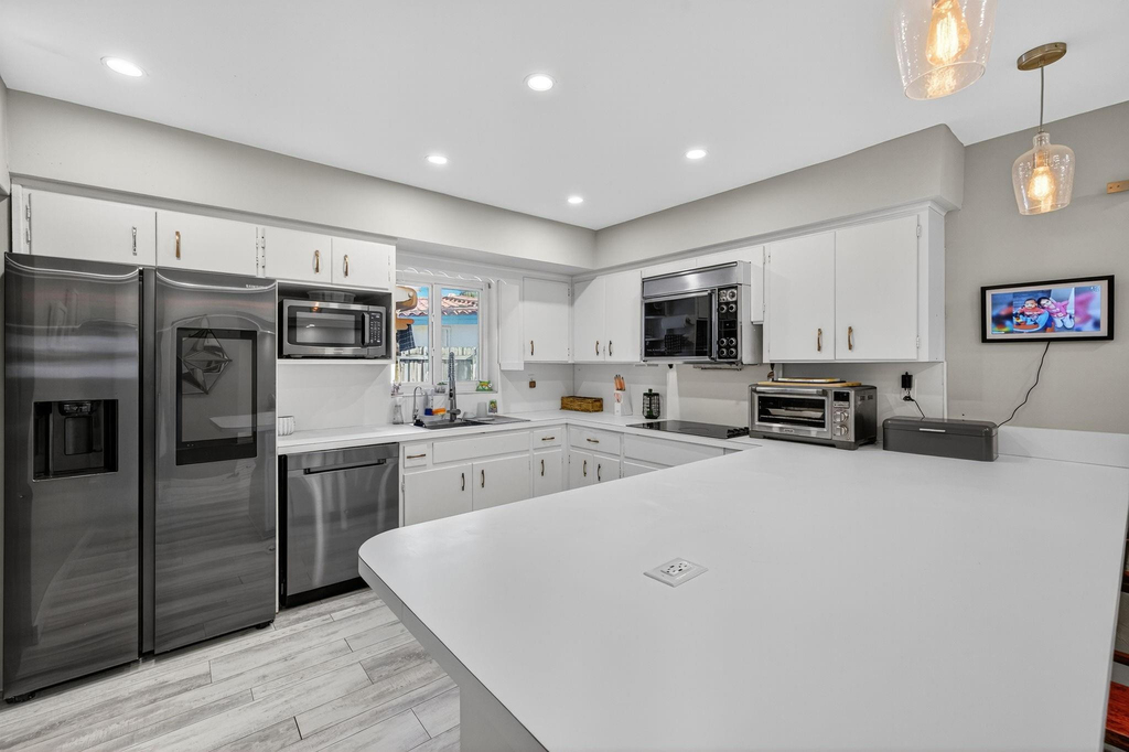 1570 Ne 30th Place - Photo 16