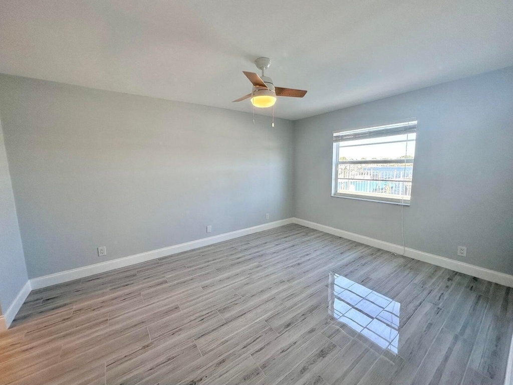 312 Northlake Drive - Photo 3