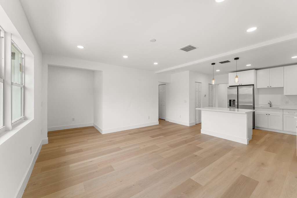 111 W 35th Street - Photo 4