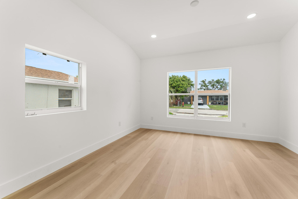111 W 35th Street - Photo 13