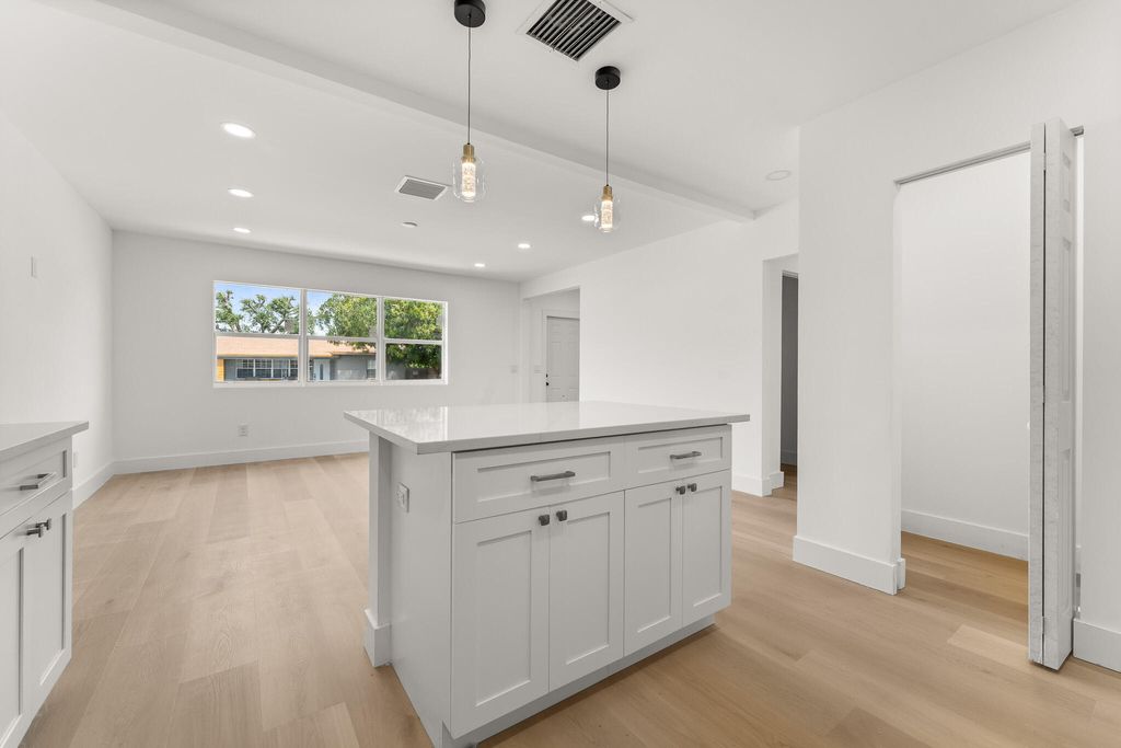 111 W 35th Street - Photo 5