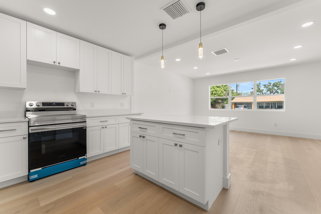 111 W 35th Street - Photo 7
