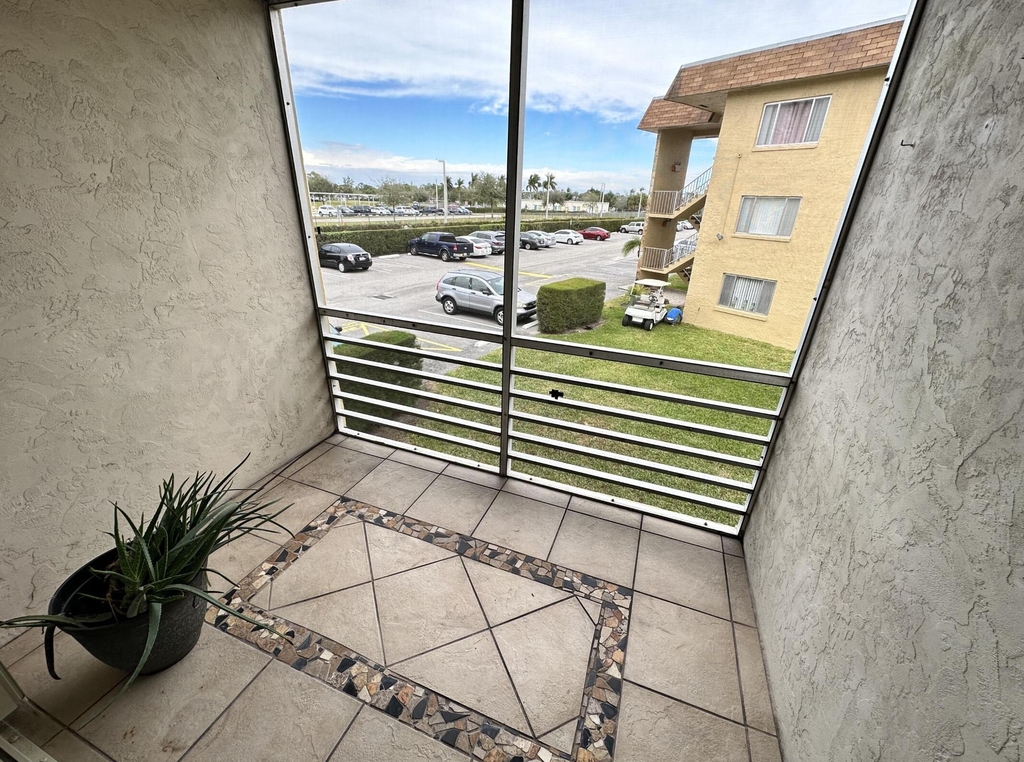 600 Village Green Court - Photo 7