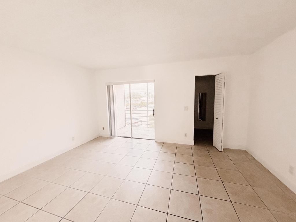 600 Village Green Court - Photo 4