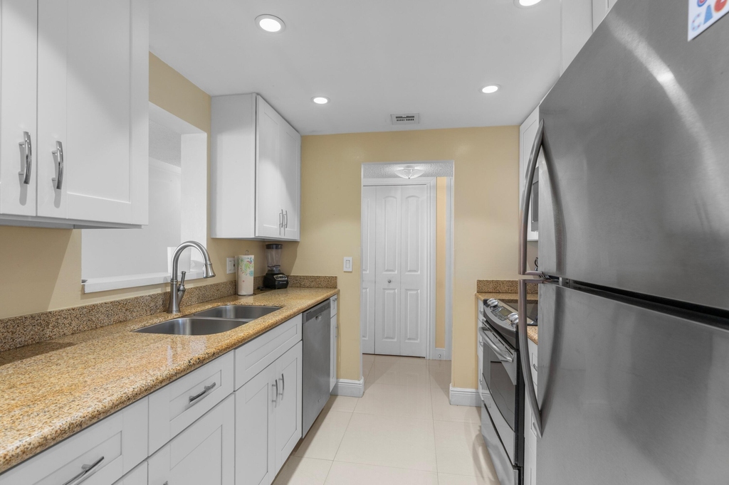 1009 N Ocean Boulevard - Photo 6