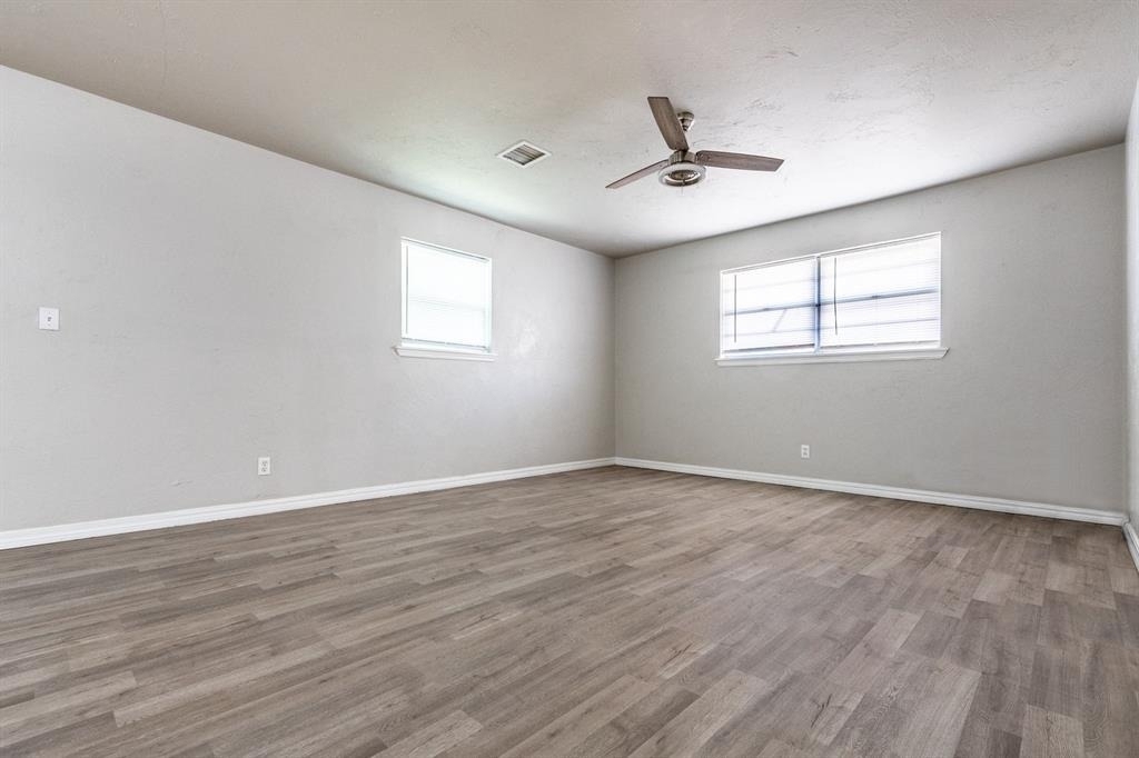 617 Queensboro Place - Photo 4