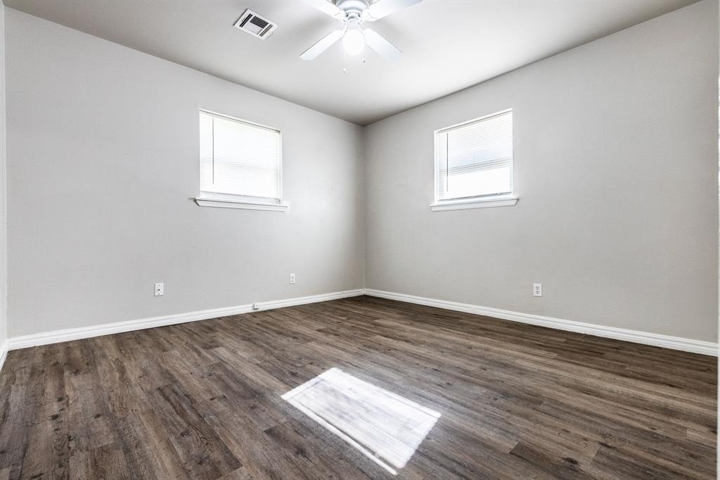 617 Queensboro Place - Photo 8
