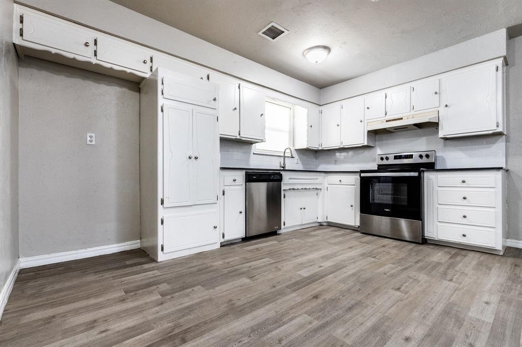 617 Queensboro Place - Photo 2