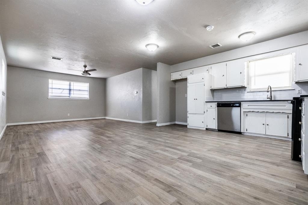 617 Queensboro Place - Photo 3