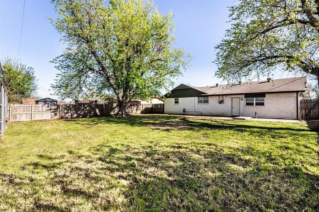 617 Queensboro Place - Photo 14