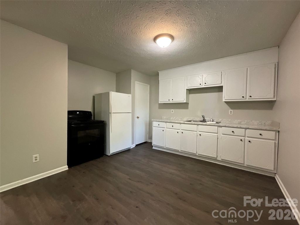 304 Palm Street - Photo 4