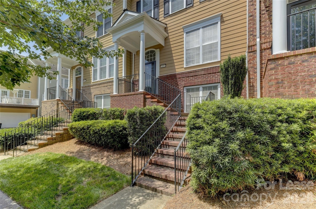 905 Lyndley Drive - Photo 3