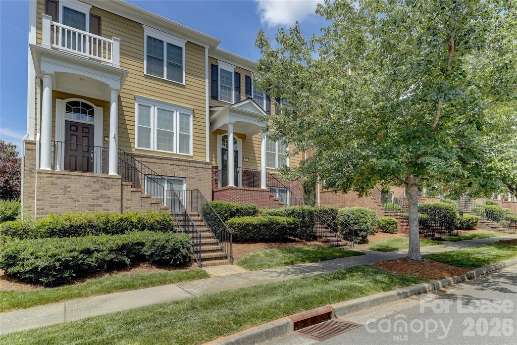 905 Lyndley Drive - Photo 2